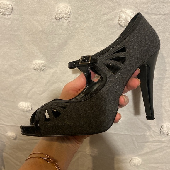 Also Grey Black size 7 1/2 Heels - Picture 4 of 4